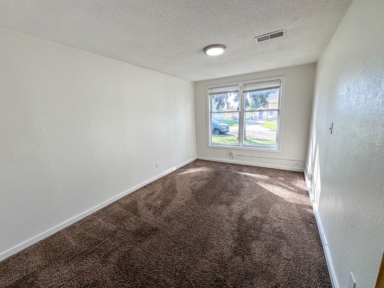 131 Barnett St Ne - Photo 7 of 10