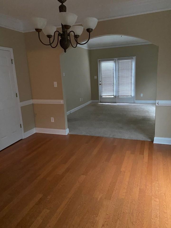 221 Brook Ct - Photo 2 of 9