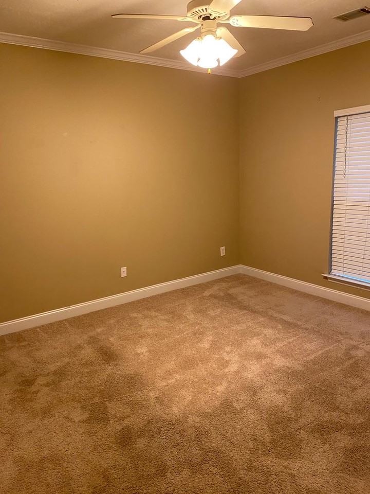 221 Brook Ct - Photo 4 of 9