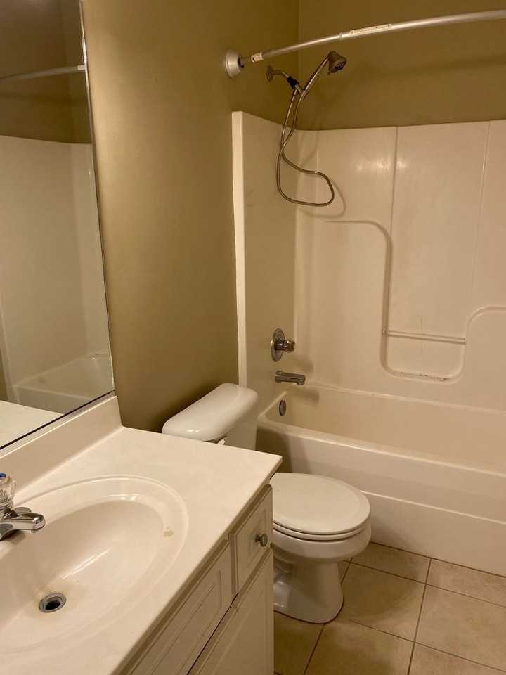 221 Brook Ct - Photo 5 of 9