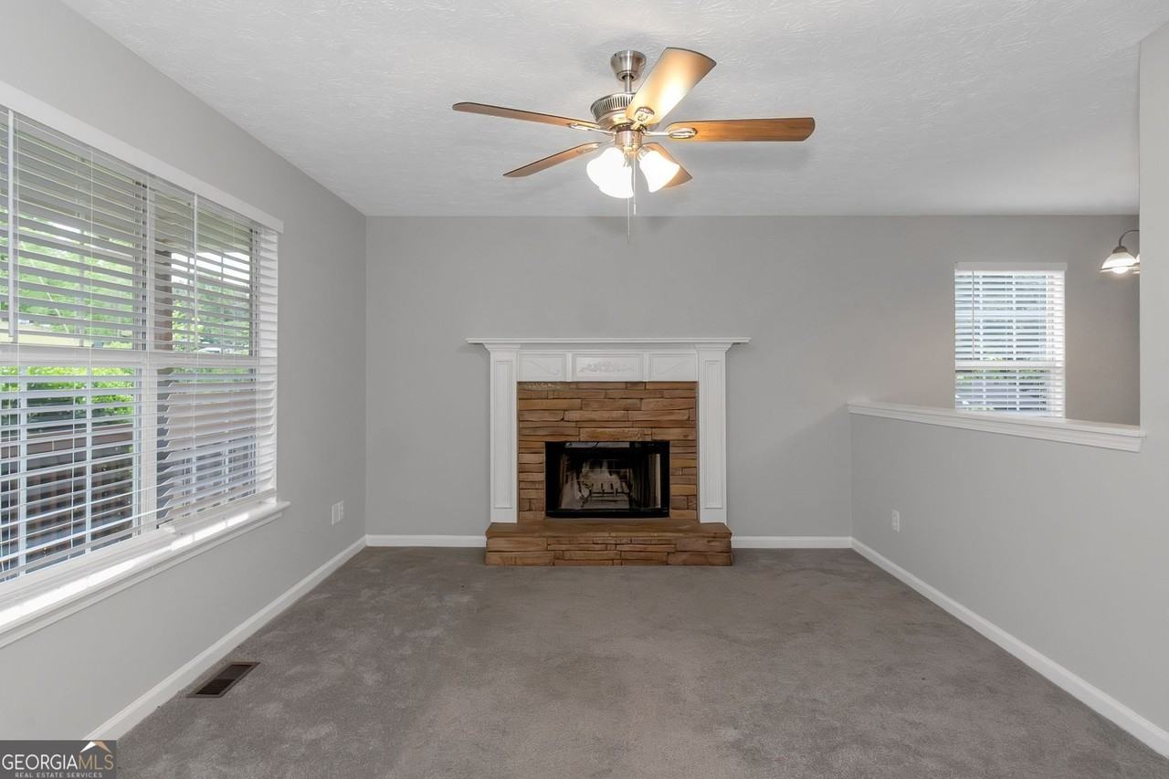 564 Rustin Dr - Photo 2 of 18