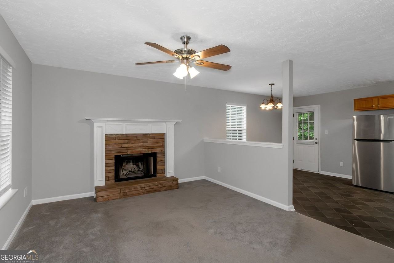 564 Rustin Dr - Photo 3 of 18
