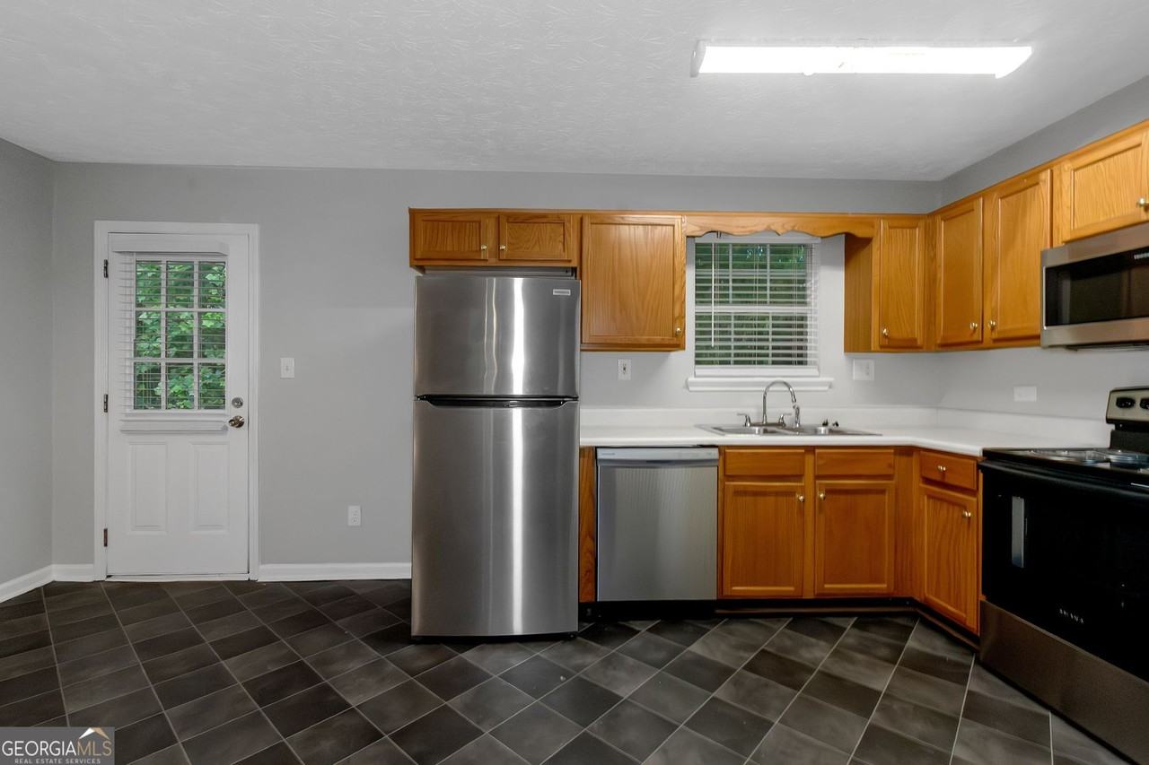 564 Rustin Dr - Photo 5 of 18