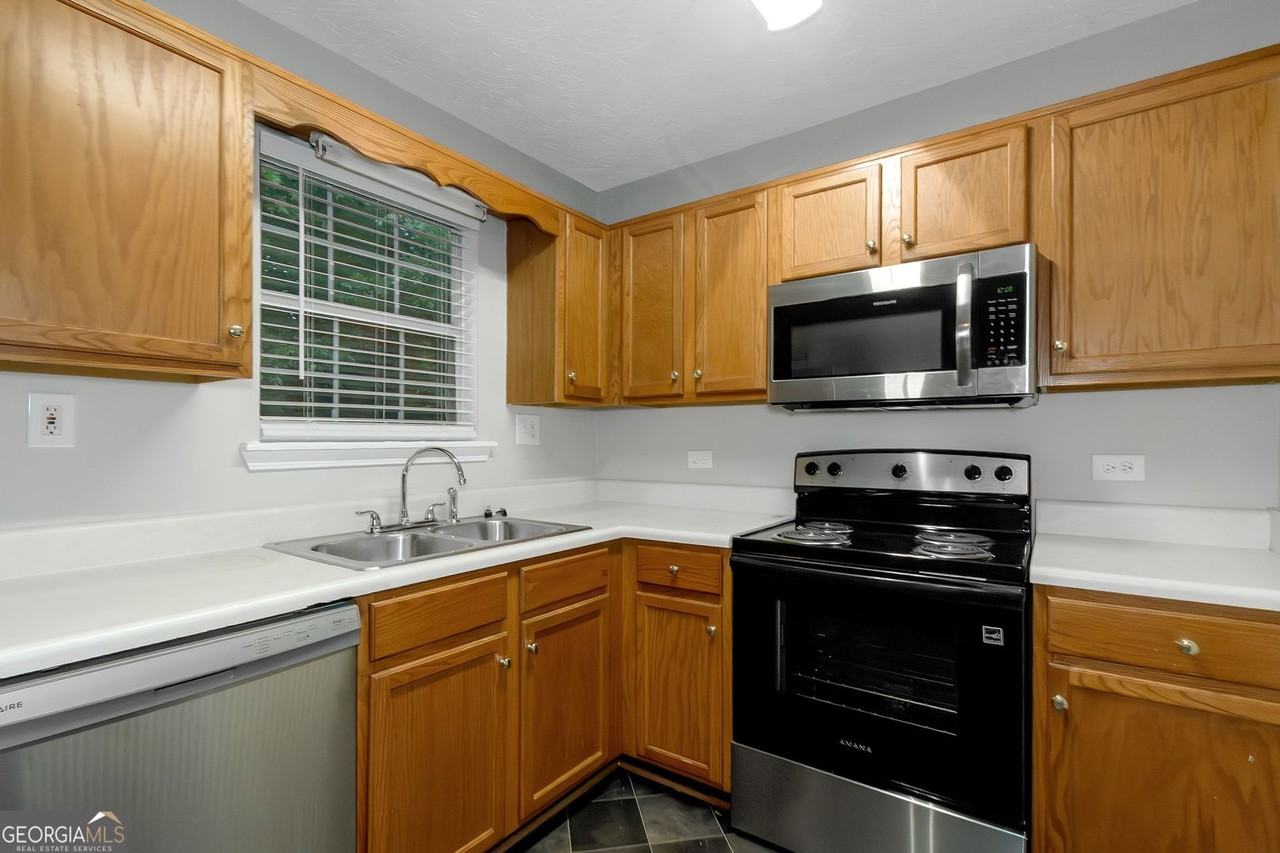 564 Rustin Dr - Photo 6 of 18
