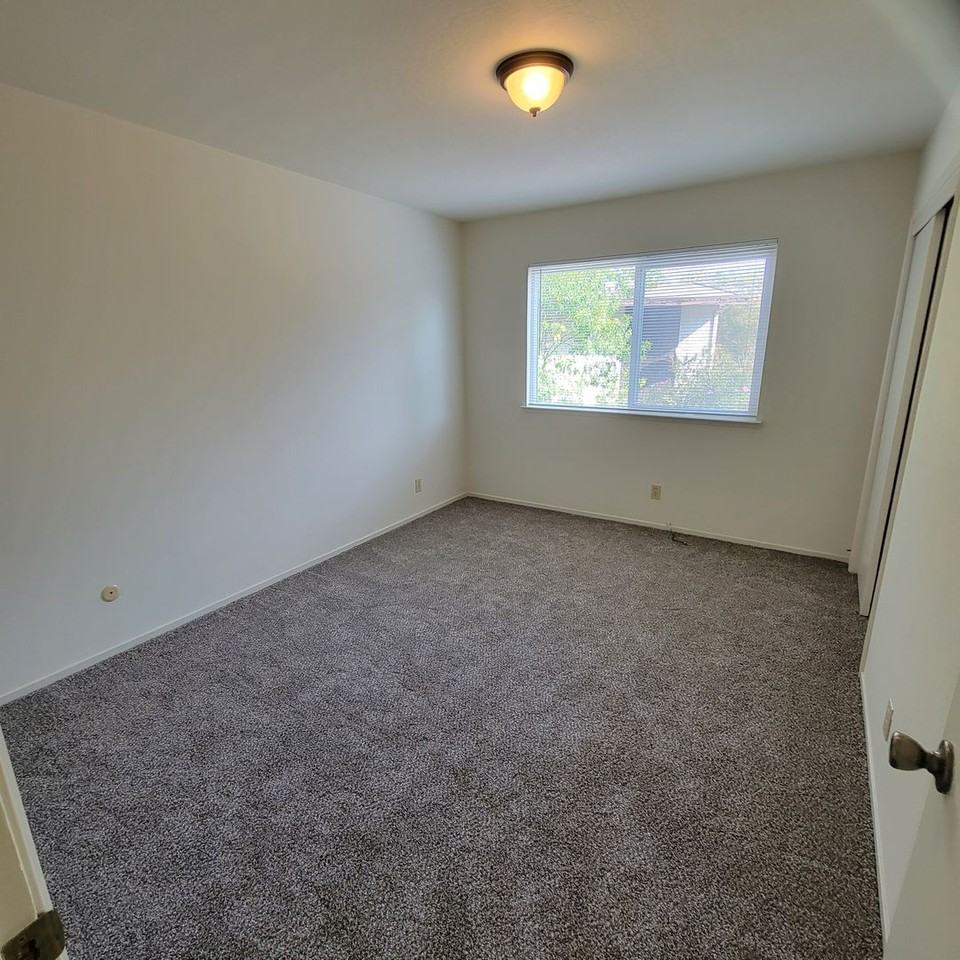 145 Orleans Dr #D - Photo 3 of 8