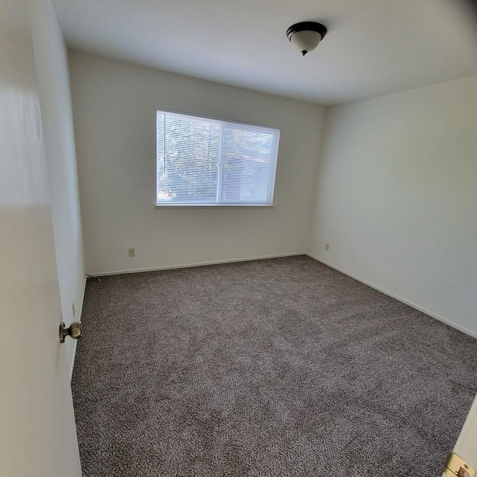 145 Orleans Dr #D - Photo 6 of 8