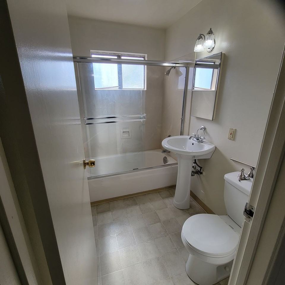 145 Orleans Dr #D - Photo 7 of 8