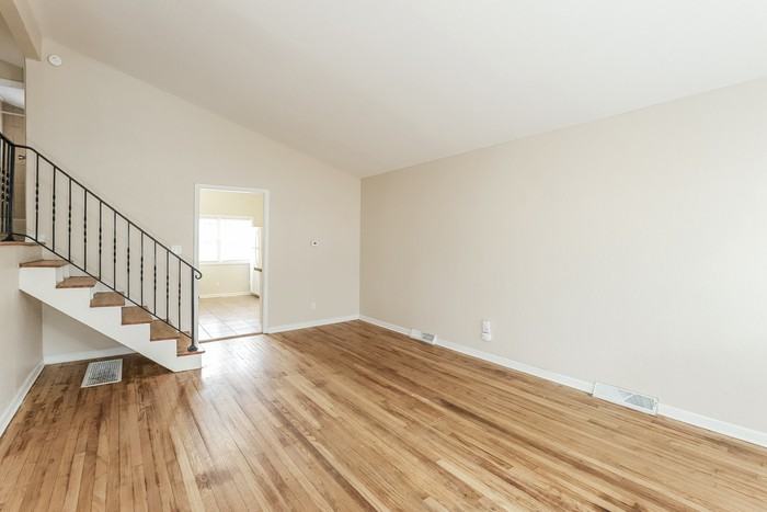 11303 Greenwood Rd - Photo 4 of 8