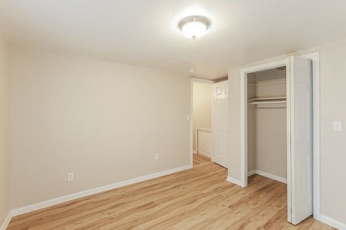 11303 Greenwood Rd - Photo 5 of 8