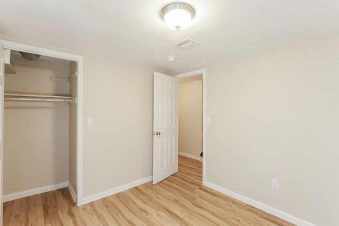 11303 Greenwood Rd - Photo 7 of 8