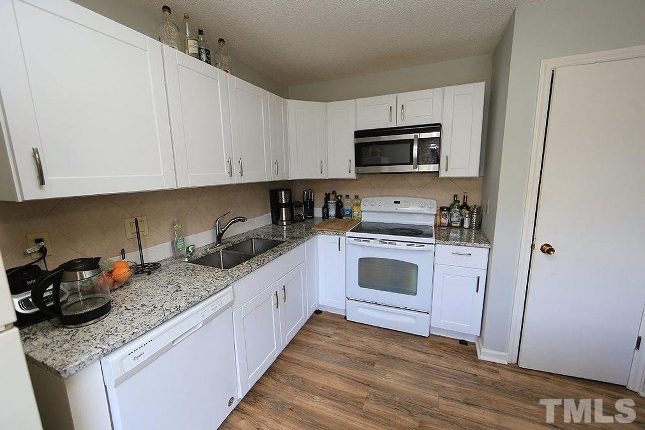 204 N Roberson St - Photo 3 of 10