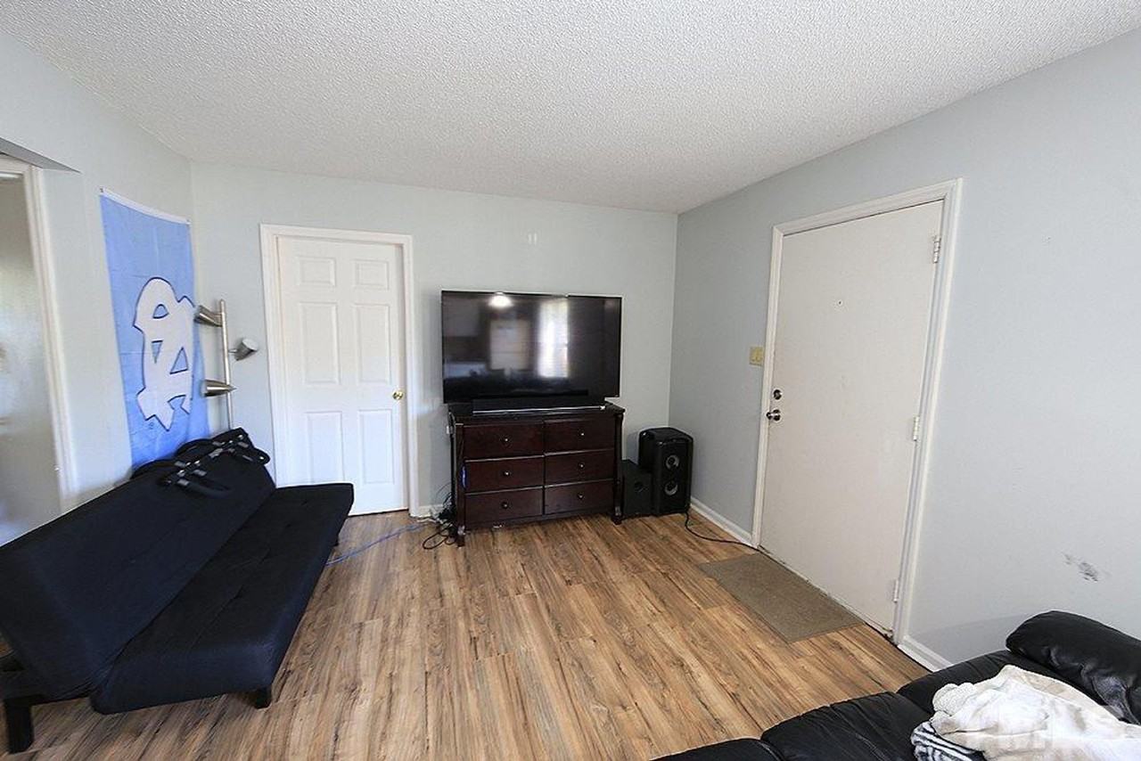 204 N Roberson St - Photo 4 of 10