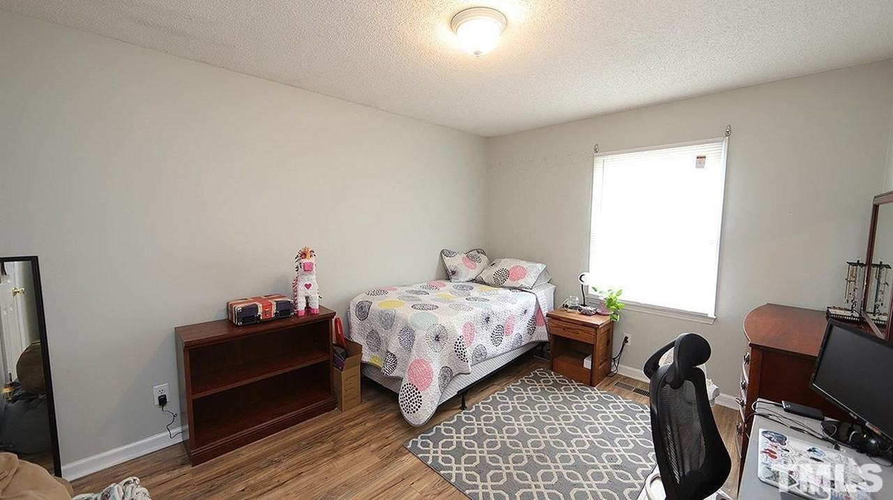 203 Laurel Ave - Photo 3 of 8