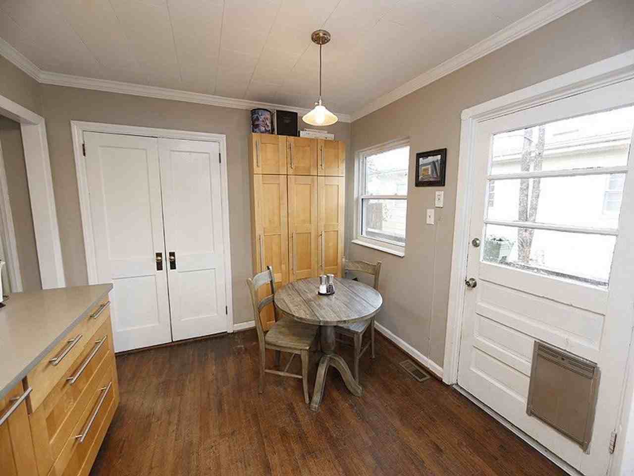 707 N Columbia St - Photo 2 of 5