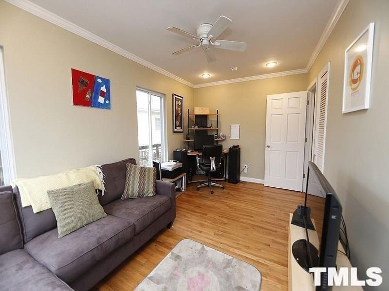 707 N Columbia St - Photo 4 of 5