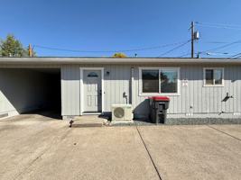 featured image of 738 W 11th St