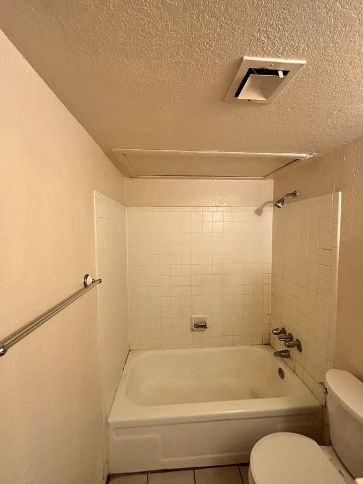 2818 N Tucson Blvd #201 - Photo 7 of 9