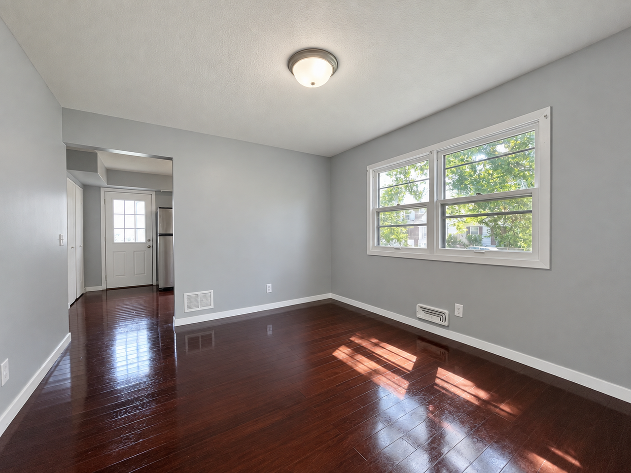 249 Winifred St E - Photo 2 of 14