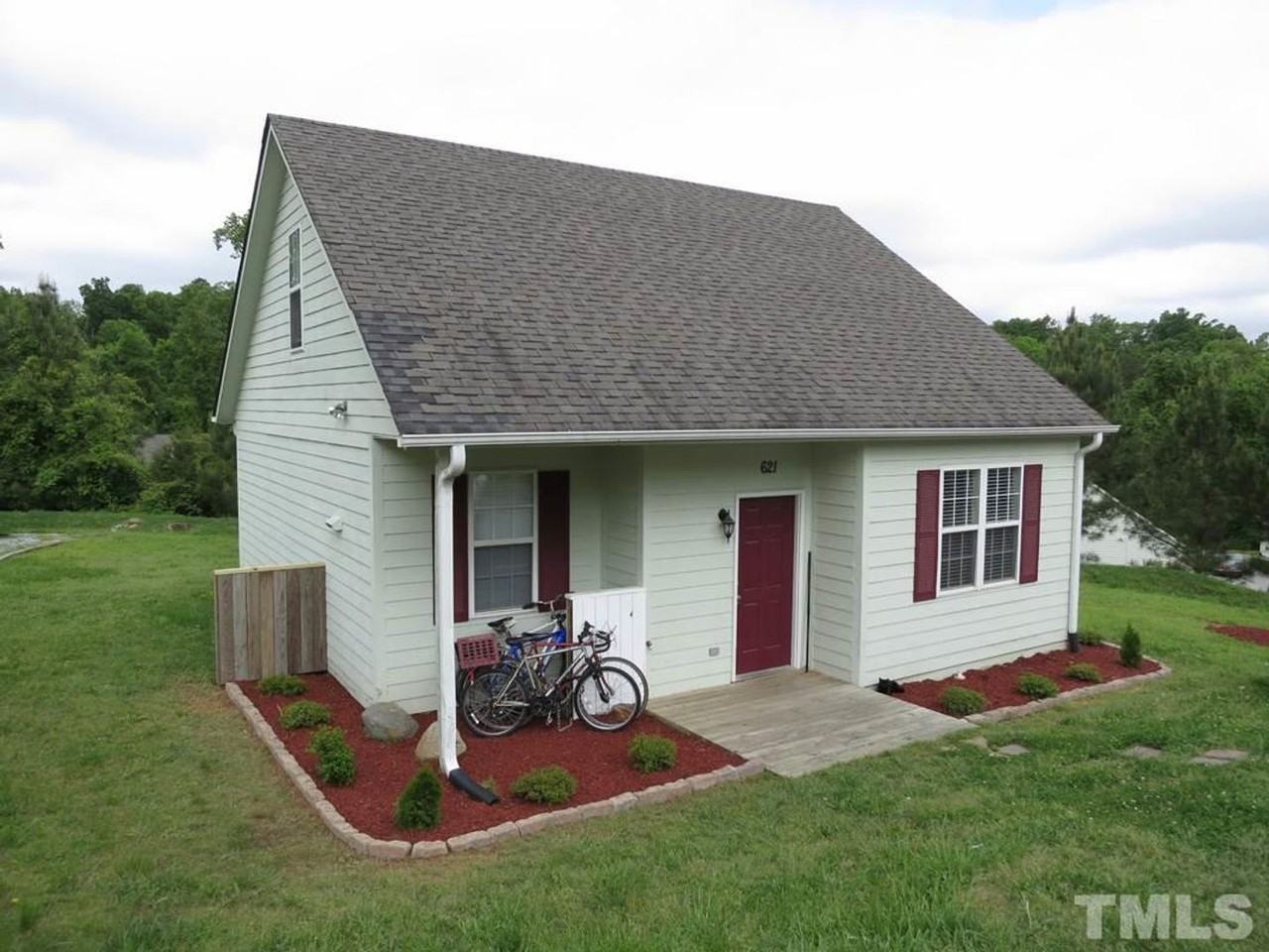 621 Sykes St - Photo 2 of 9