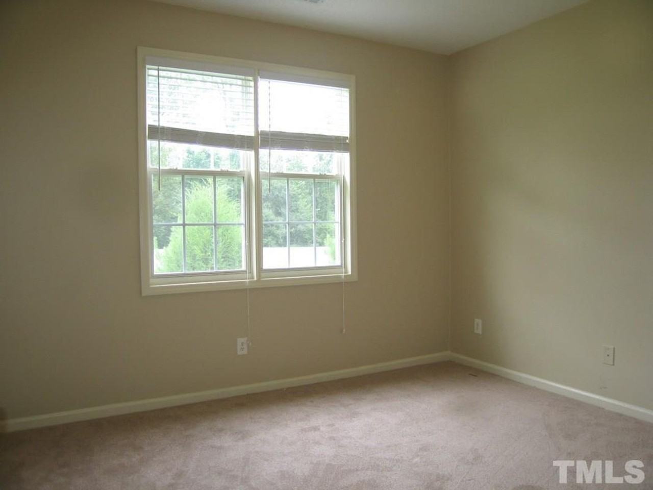 621 Sykes St - Photo 3 of 9