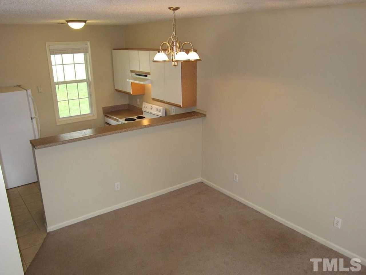 621 Sykes St - Photo 7 of 9