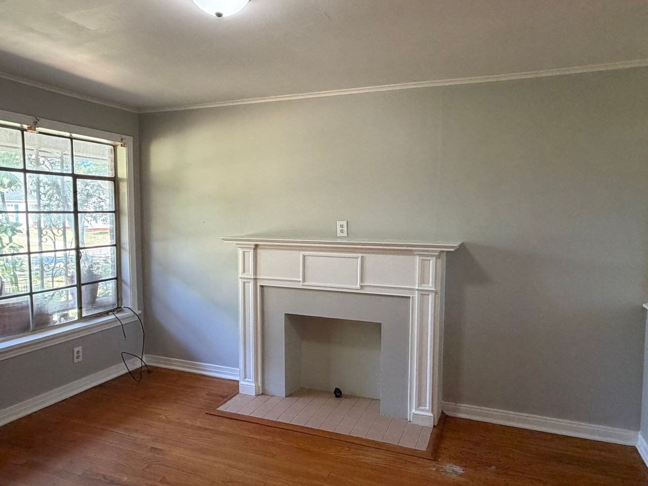 855 Rutherford St - Photo 2 of 10