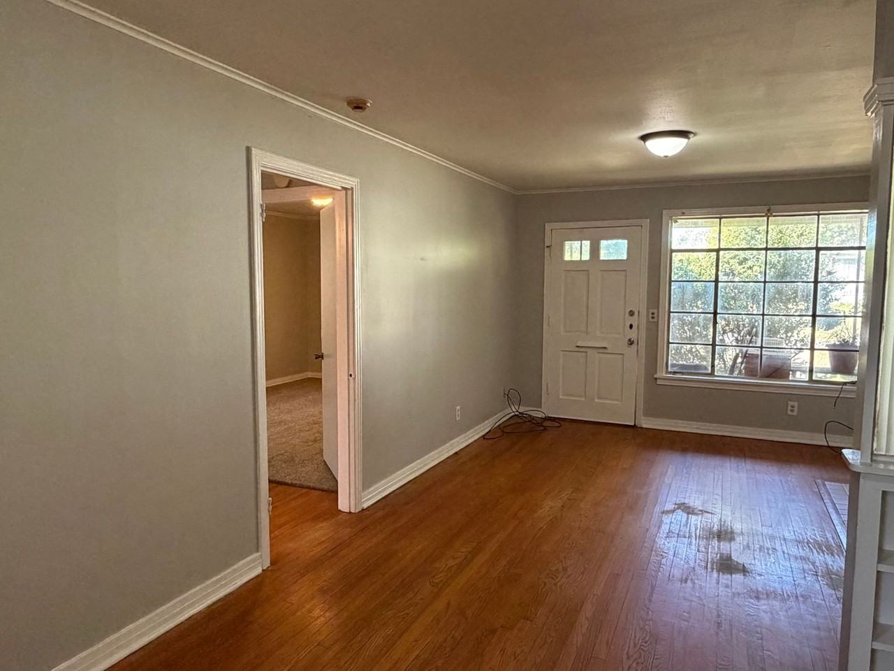 855 Rutherford St - Photo 4 of 10