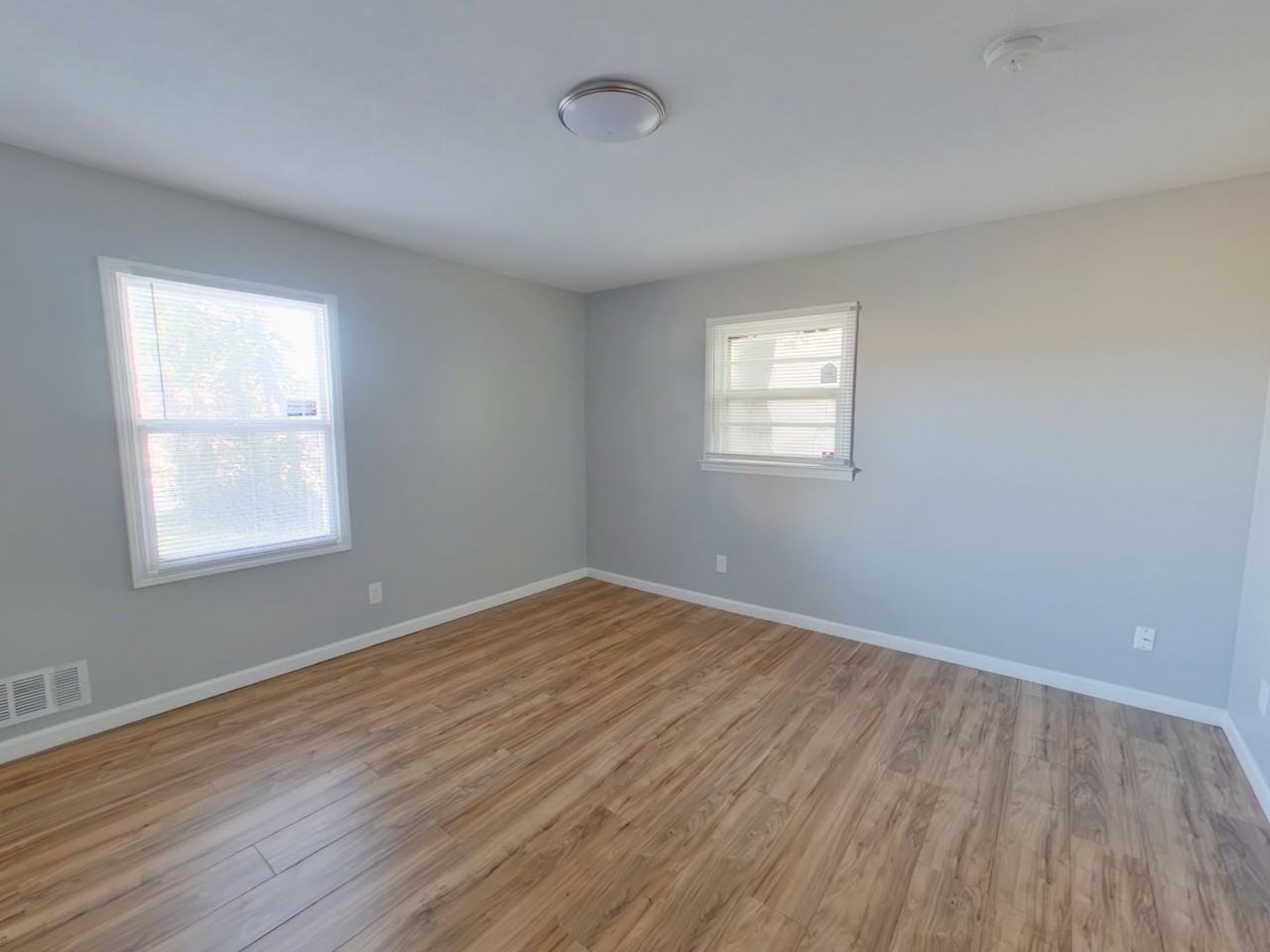 2833 E Ellen St - Photo 6 of 14