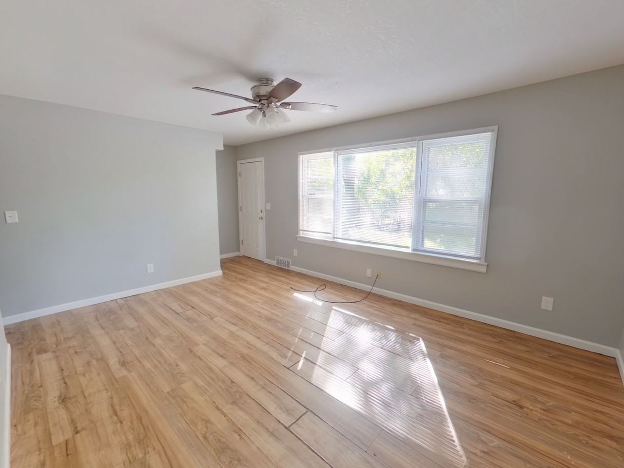 2833 E Ellen St - Photo 5 of 14