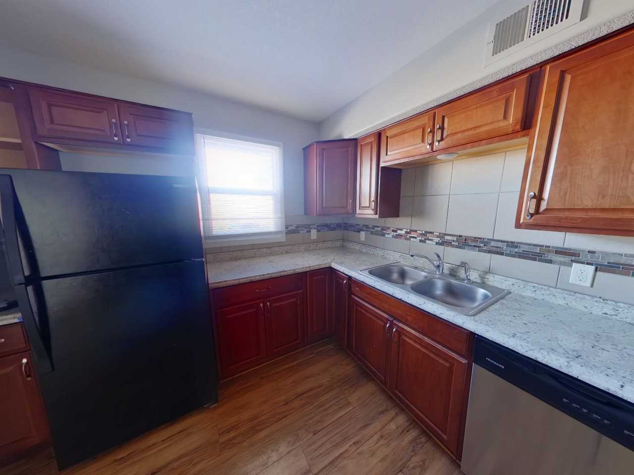 2833 E Ellen St - Photo 3 of 14