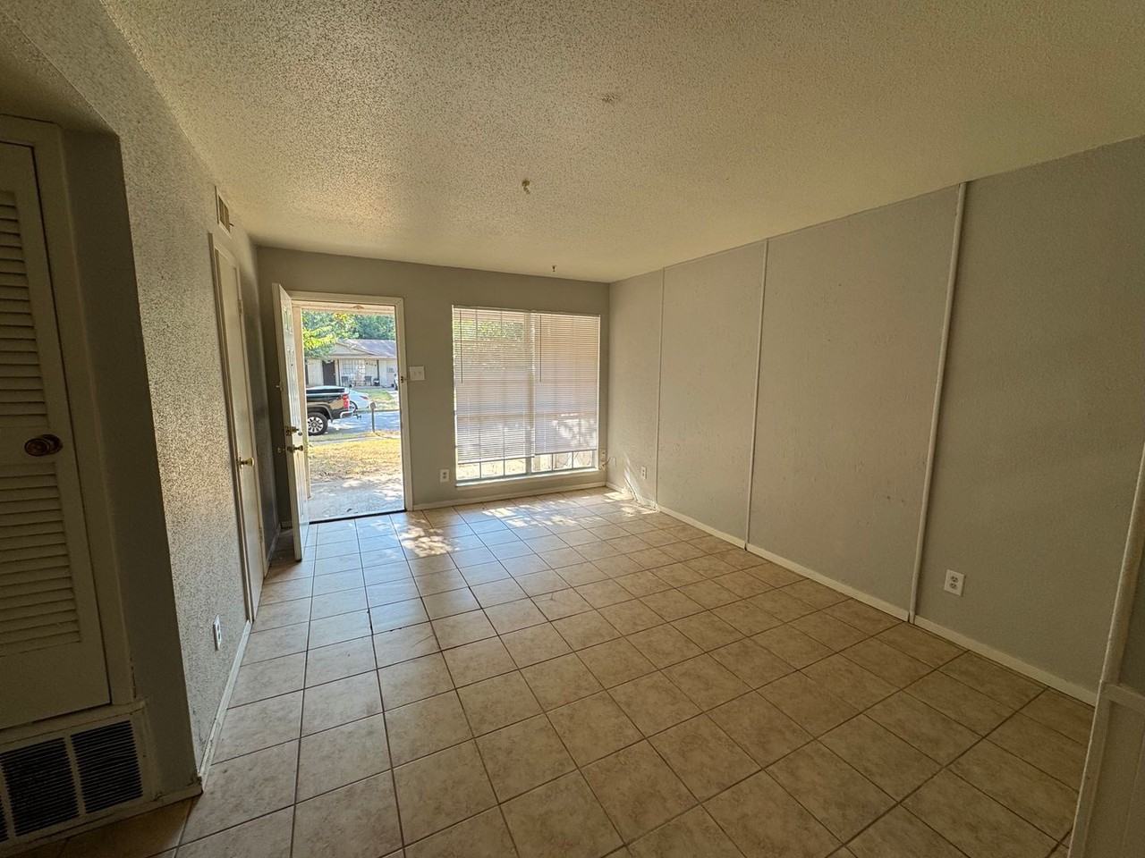 4105 Acree St - Photo 3 of 10