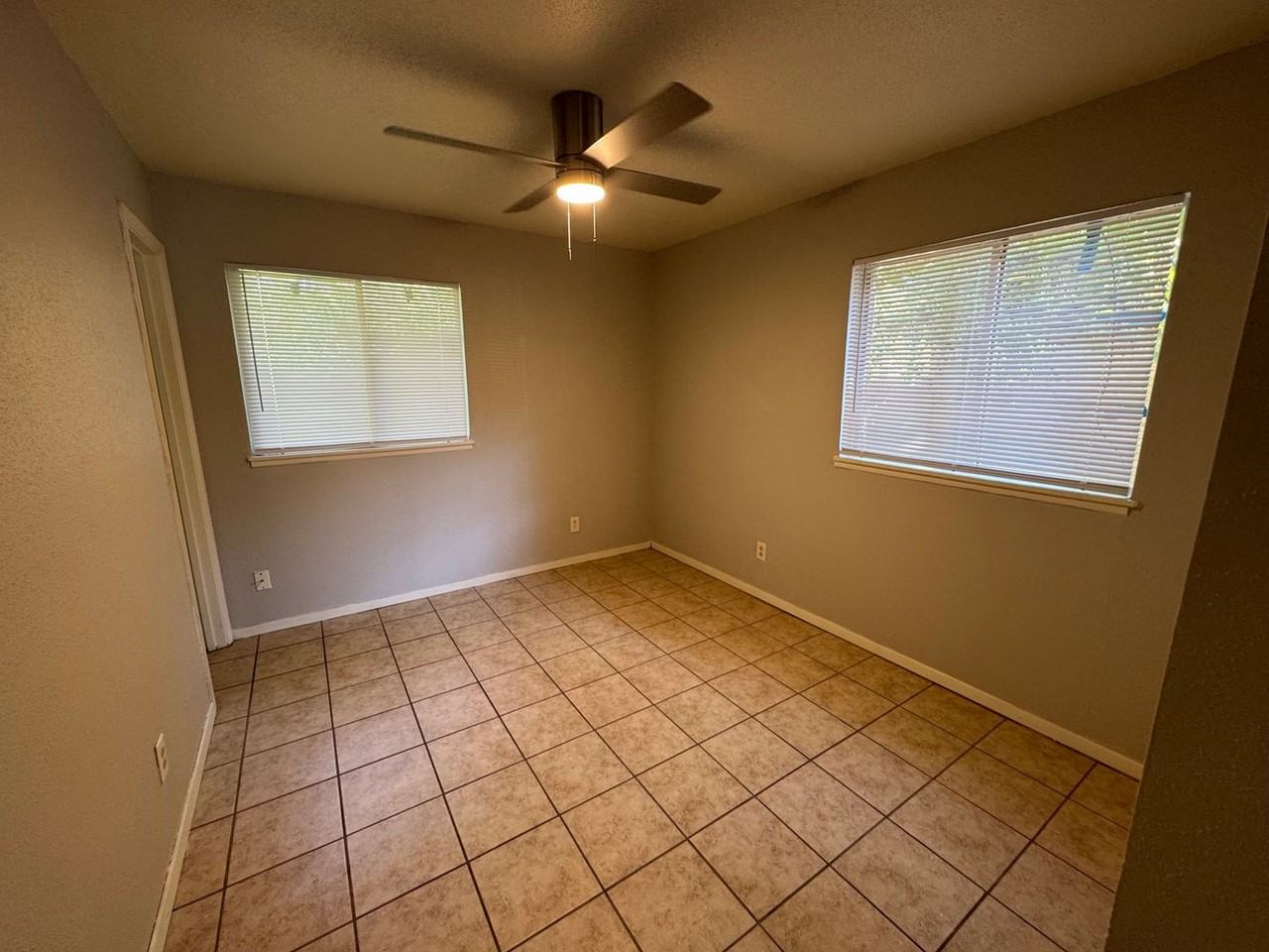 4105 Acree St - Photo 4 of 10