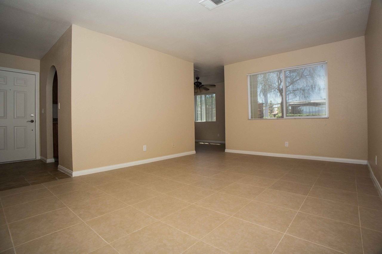 1852 N Decatur Blvd - Photo 4 of 7