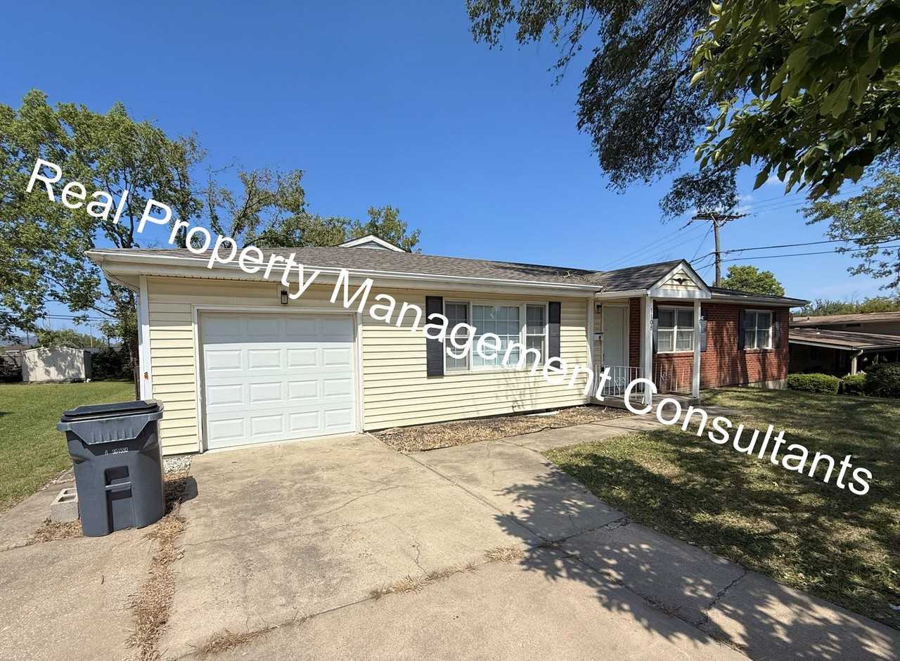 1108 W Elm St - Photo 3 of 34