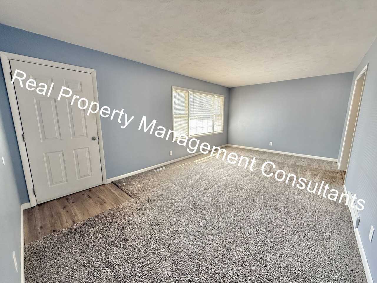 1108 W Elm St - Photo 4 of 34