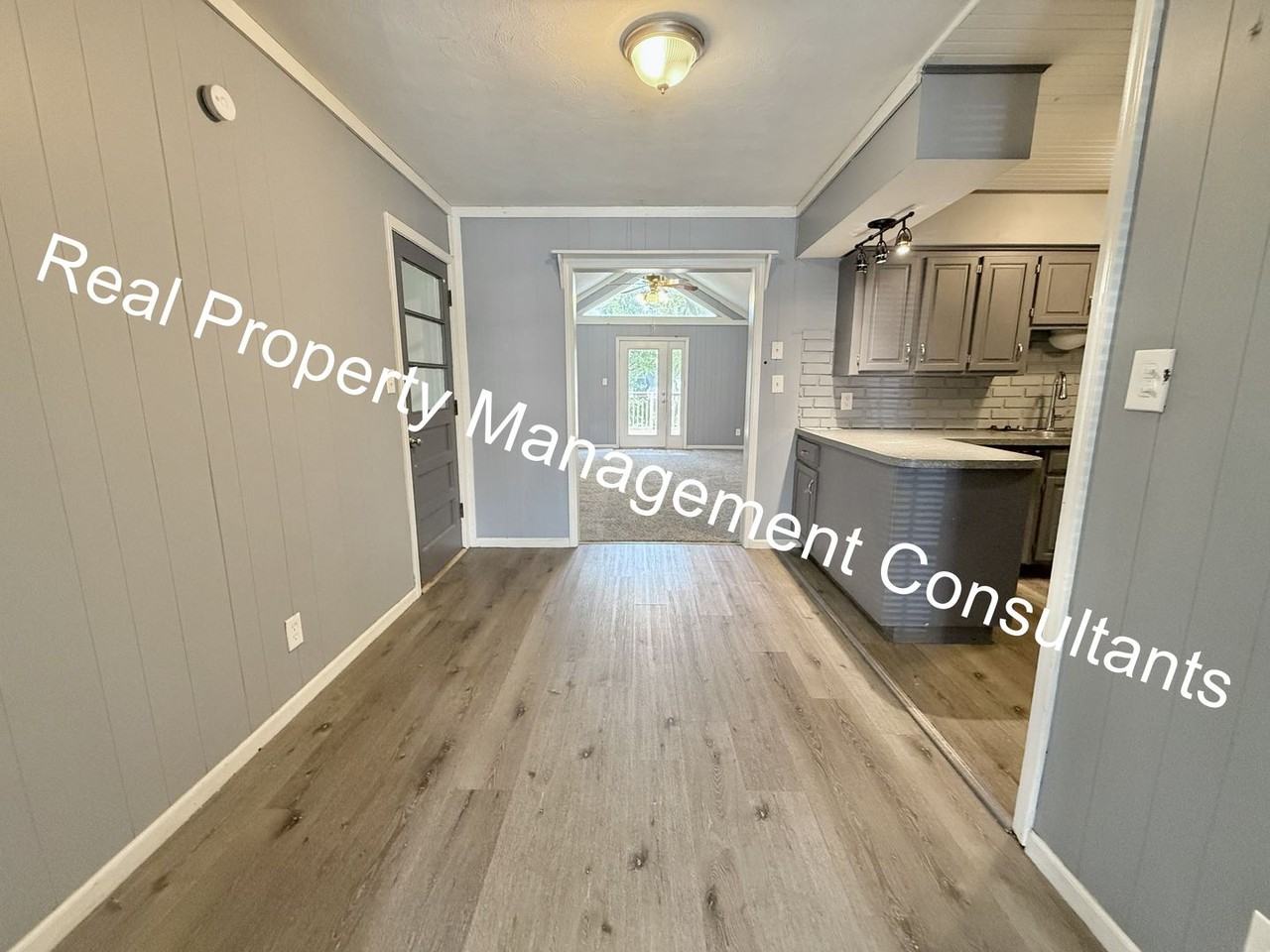 1108 W Elm St - Photo 6 of 34
