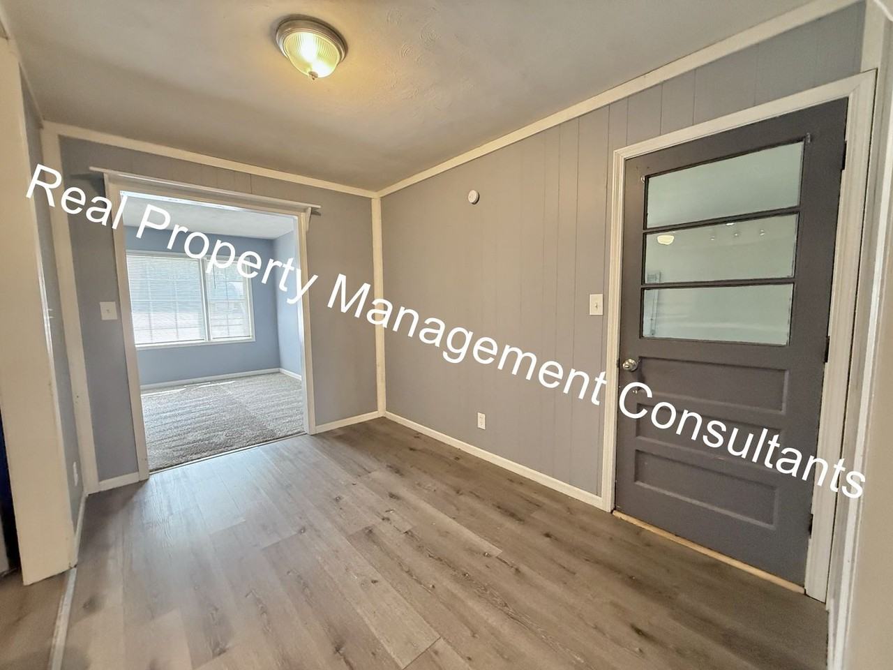 1108 W Elm St - Photo 7 of 34