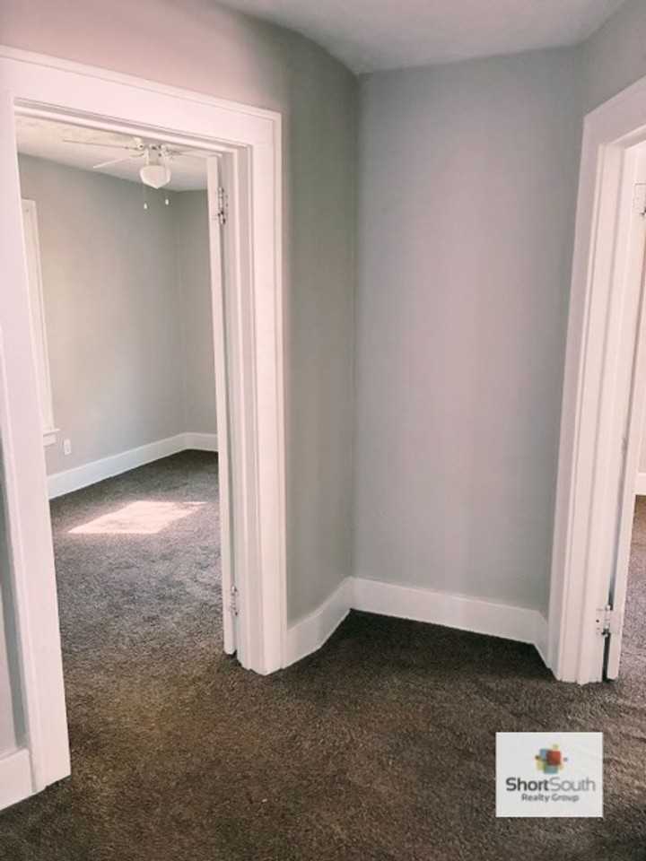 708 Watkins St Se - Photo 5 of 10
