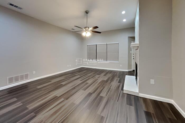 3408 Beech St - Photo 4 of 20