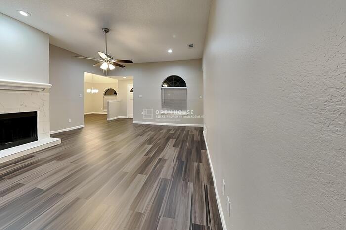 3408 Beech St - Photo 5 of 20