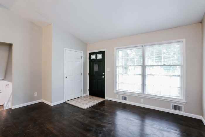 200 Grant St - Photo 5 of 13