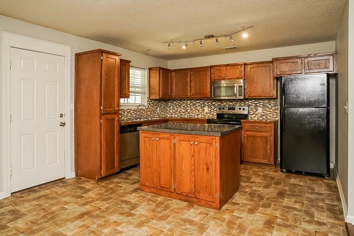 237 Timber Lake Dr - Photo 3 of 10