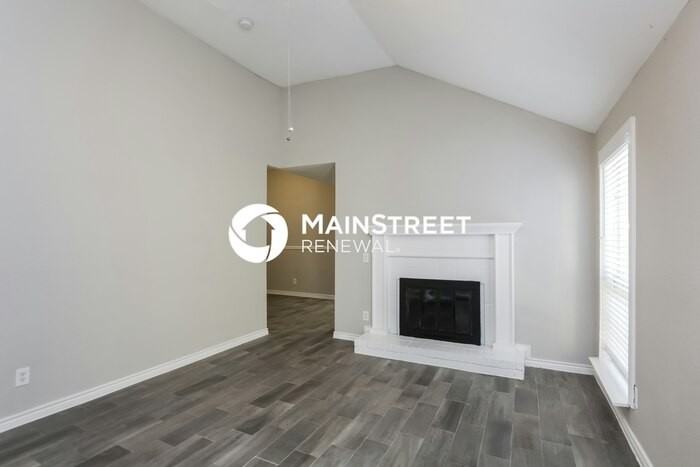 1420 Paintbrush St - Photo 2 of 16