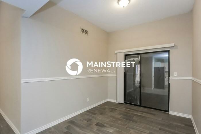 1420 Paintbrush St - Photo 6 of 16