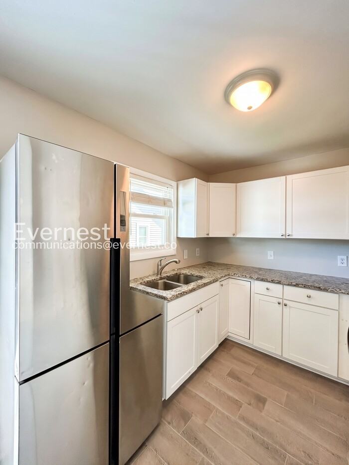 1001 Kinney St - Photo 4 of 22