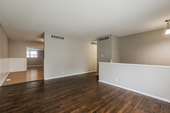 904 N Choctaw Ave - Photo 2 of 10