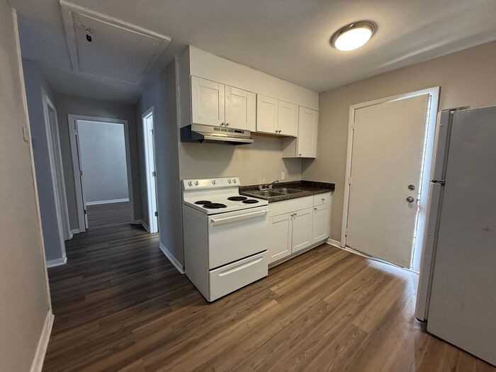1621 Arthur Ave #B - Photo 3 of 15