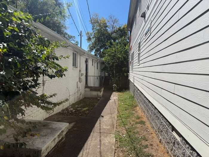 1621 Arthur Ave #B - Photo 5 of 15