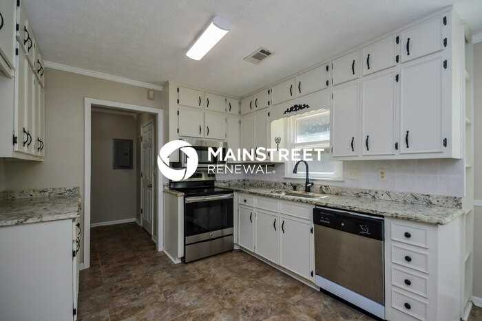420 Ashley Way - Photo 6 of 17