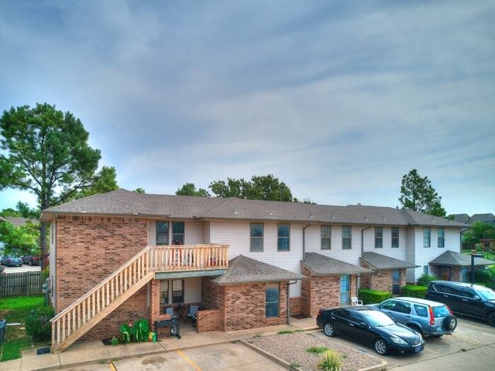 1022 Rambling Oaks Dr #F - Photo 3 of 32